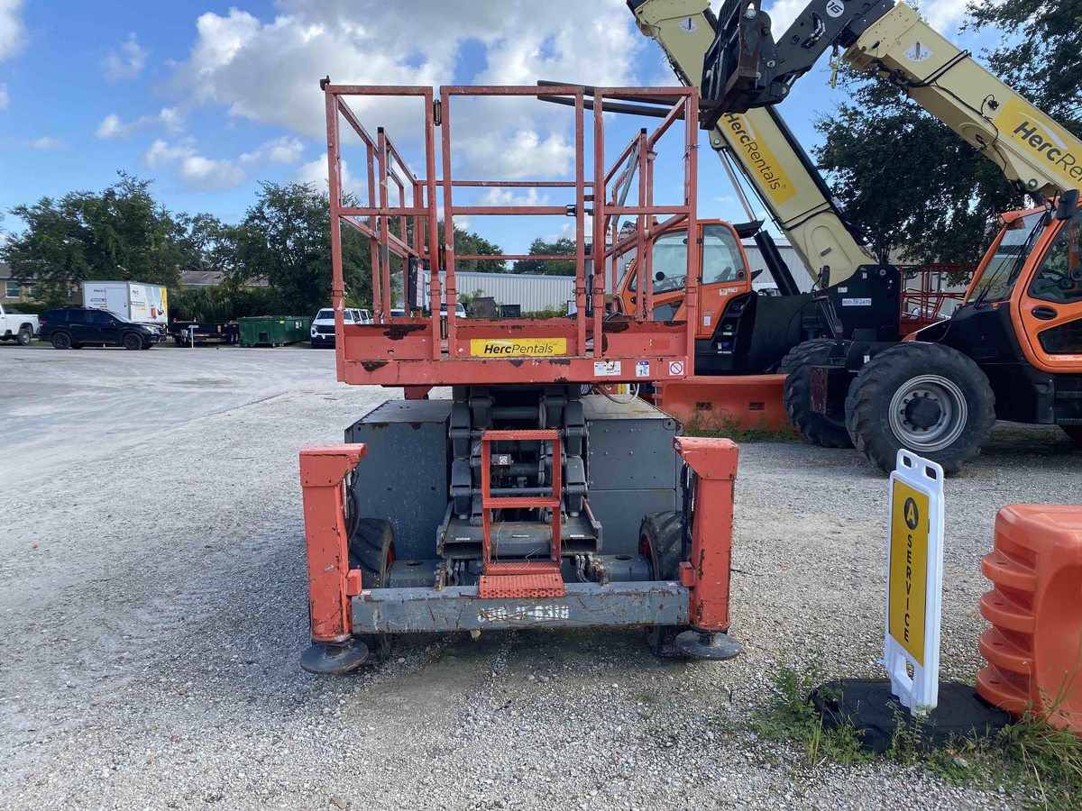 Subcategory - Engine-Driven Scissor Lifts | image 4