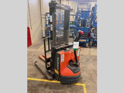 Gallery Thumbnail - Subcategory - Walk-Behind Electric Stackers | image 3