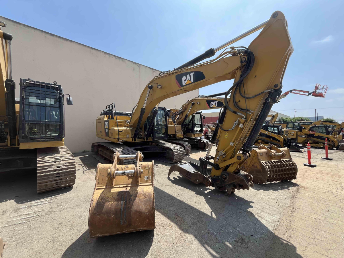 Subcategory - 45,000-74,999 Lb Excavators | image 6