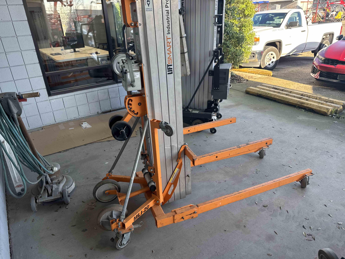 Subcategory - Material Lifts | image 0