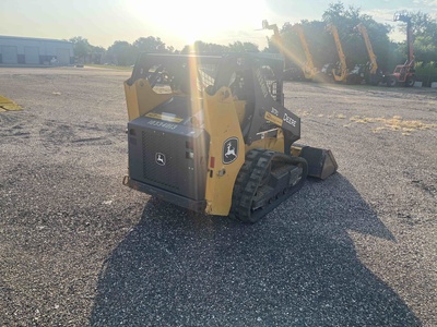 Gallery Thumbnail - Subcategory - 2,000+ Lb Compact Track Loaders | image 3