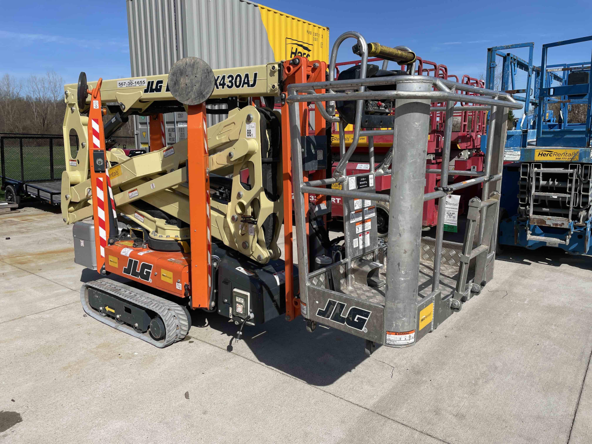 Subcategory - Track-Driven Articulating Booms | image 0