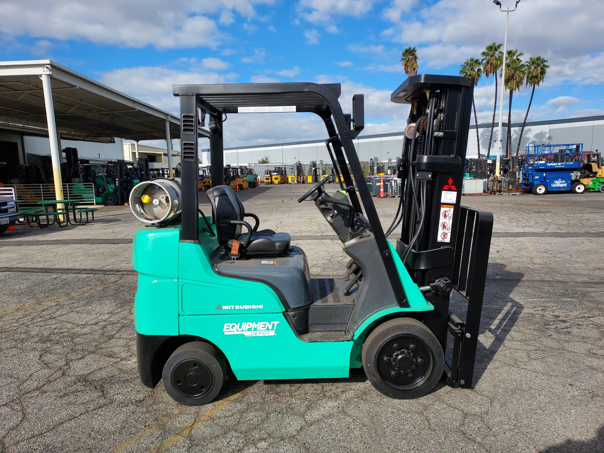 Subcategory - 0-19,999 Lb Cushion Tire Forklift Trucks | image 1