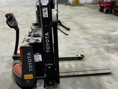 Gallery Thumbnail - Subcategory - Walk-Behind Electric Stackers | image 3