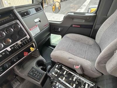 Gallery Thumbnail - Detail Photo - 2011 Kenworth T800 | image 2