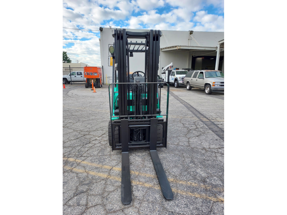 Subcategory - 0-19,999 Lb Cushion Tire Forklift Trucks | image 3