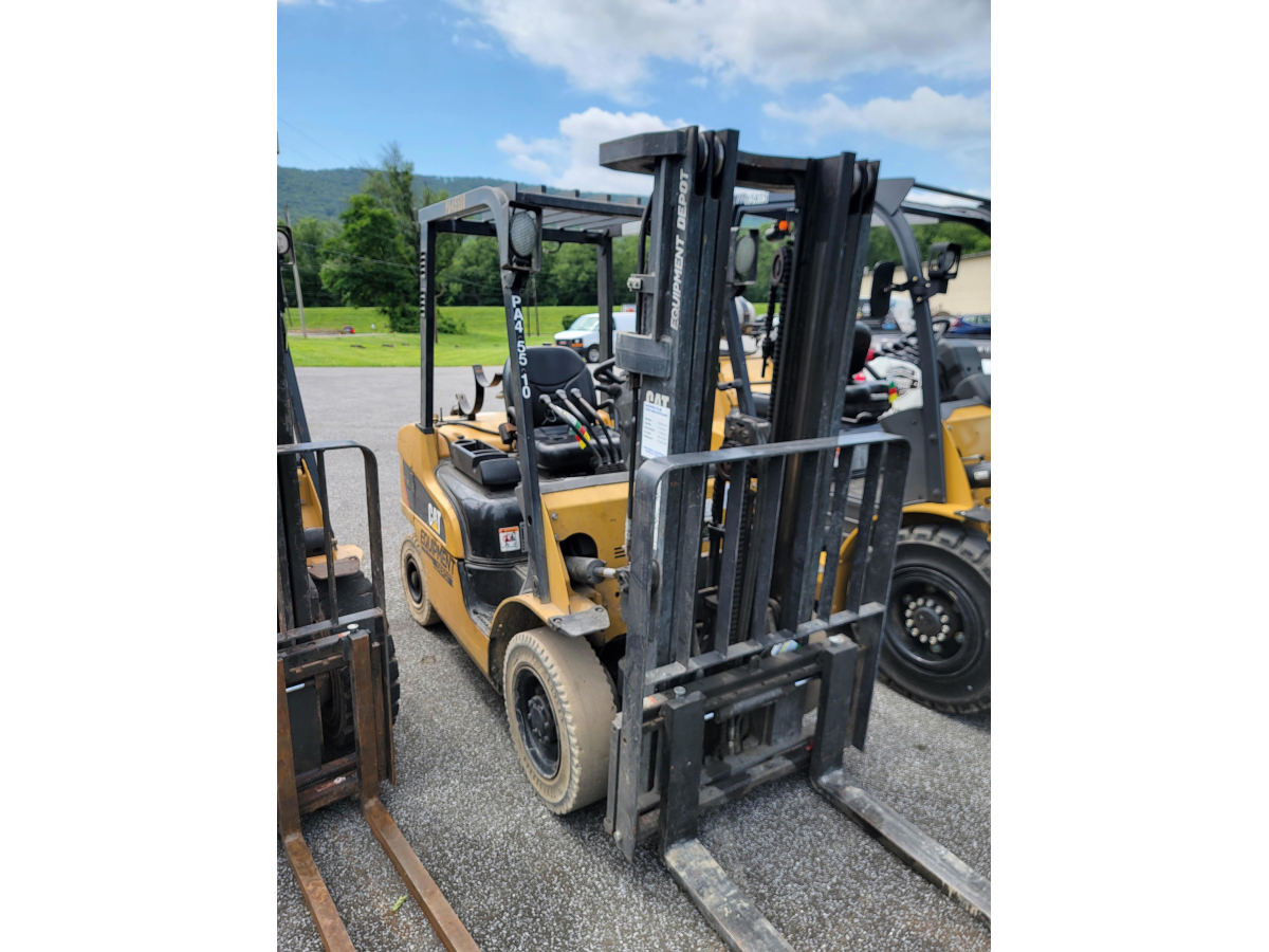 Subcategory - 0-19,999 Lb Pneumatic Tire Forklift Trucks | image 0