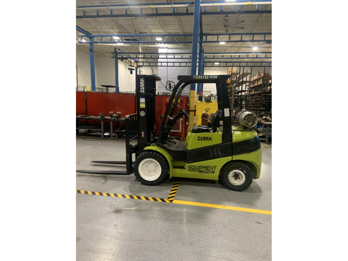 Subcategory - 0-19,999 Lb Pneumatic Tire Forklift Trucks | image 0