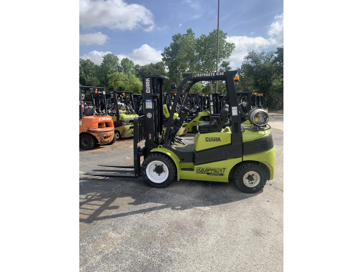 Subcategory - 0-19,999 Lb Pneumatic Tire Forklift Trucks | image 0