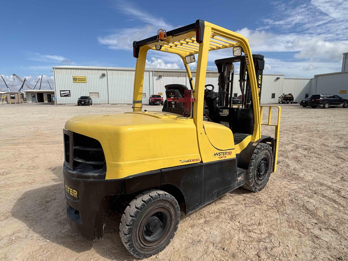 Subcategory - 0-19,999 Lb Pneumatic Tire Forklift Trucks | image 1