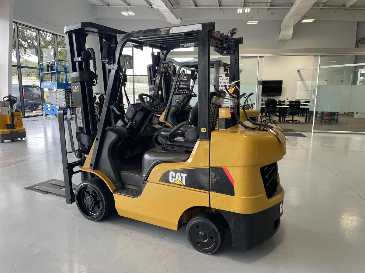 Subcategory - 0-19,999 Lb Cushion Tire Forklift Trucks | image 1