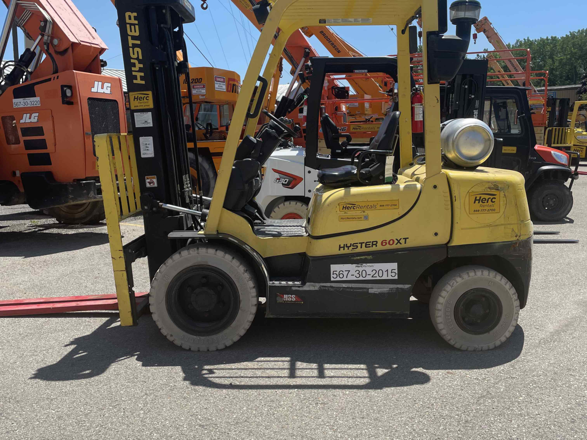 Subcategory - 0-19,999 Lb Pneumatic Tire Forklift Trucks | image 0