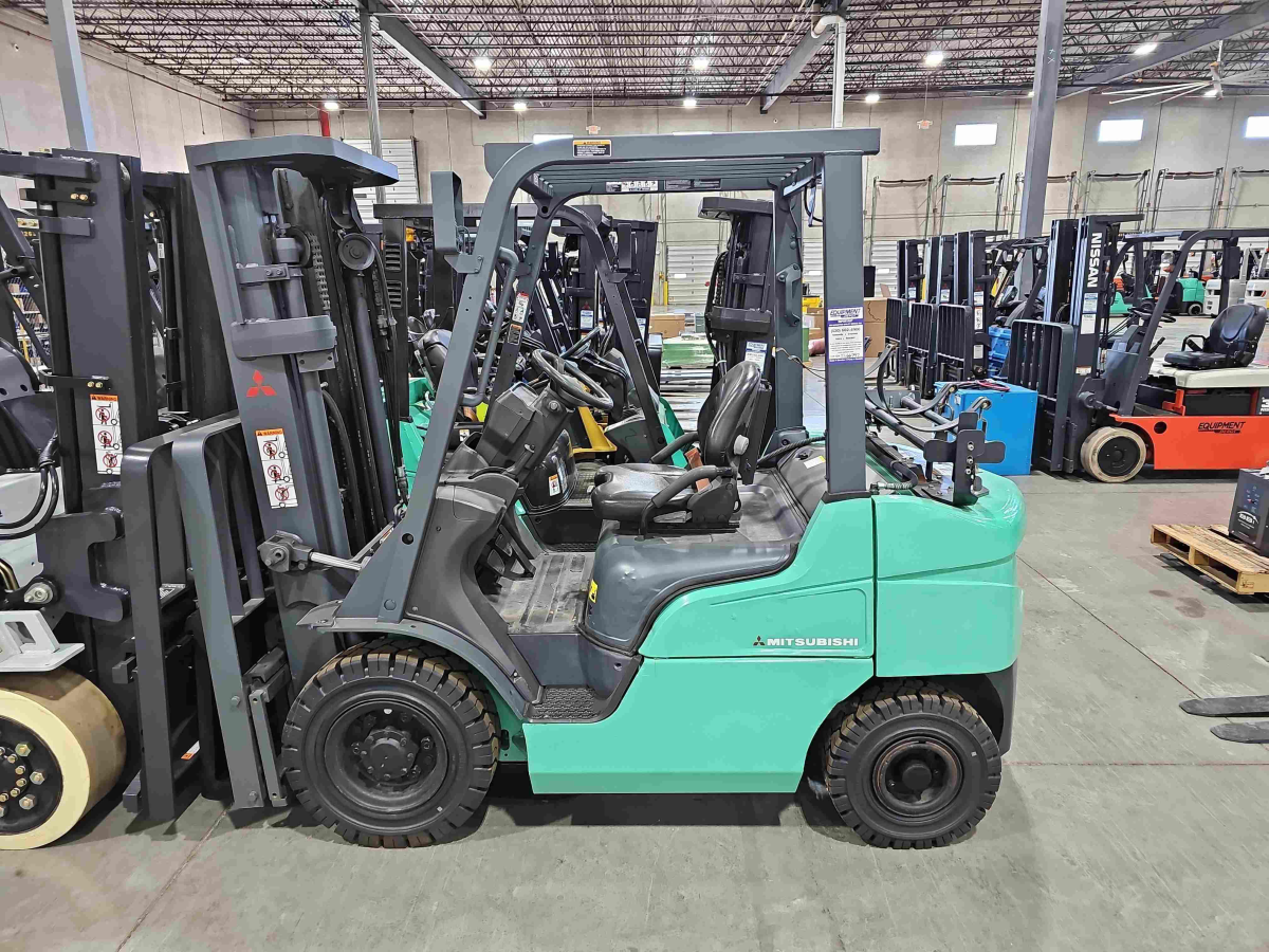 Subcategory - 0-19,999 Lb Pneumatic Tire Forklift Trucks | image 0