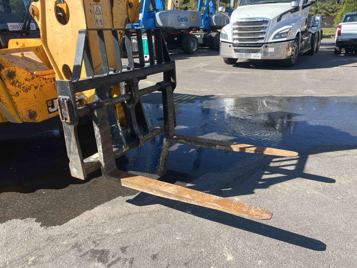 Subcategory - 10,000-10,999 Lb Telehandlers | image 4