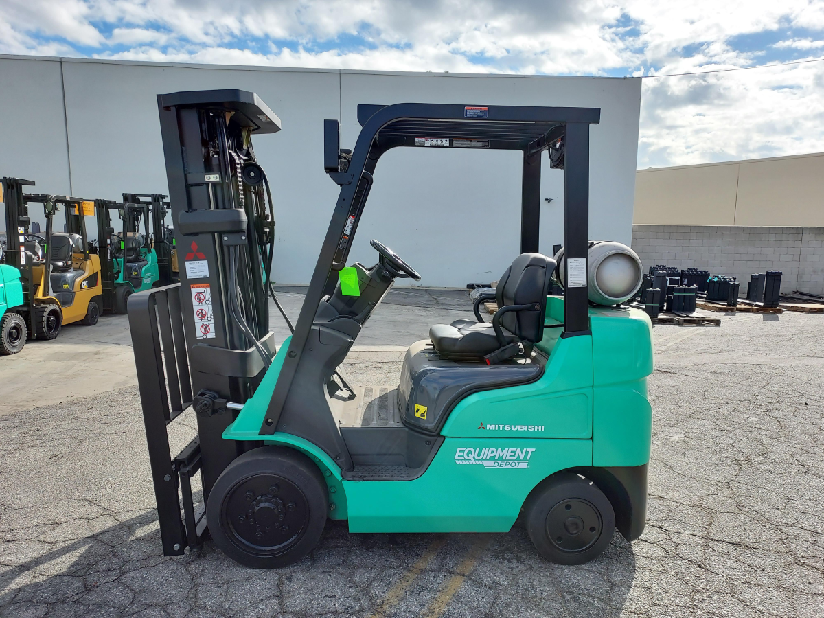 Subcategory - 0-19,999 Lb Cushion Tire Forklift Trucks | image 0