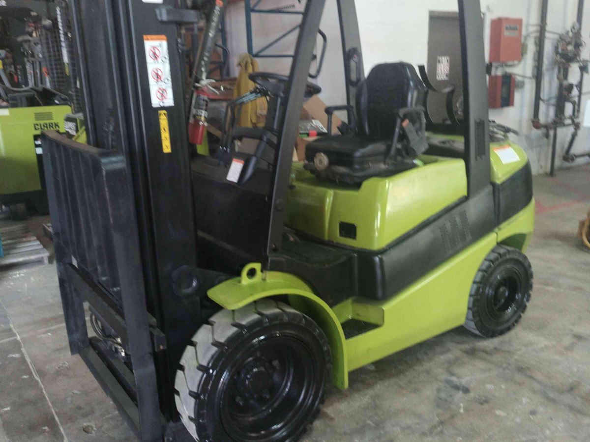 Subcategory - 0-19,999 Lb Pneumatic Tire Forklift Trucks | image 1