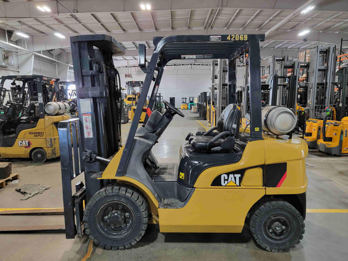 Subcategory - 0-19,999 Lb Pneumatic Tire Forklift Trucks | image 0